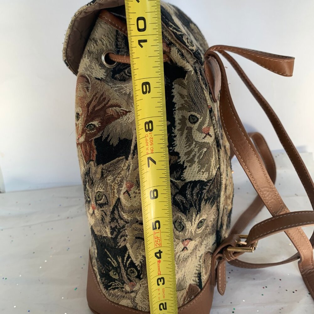 Signare Cat Kitten All over Print Tapestry Backpack Tan Drawstring Buckle Snap - Picture 12 of 14